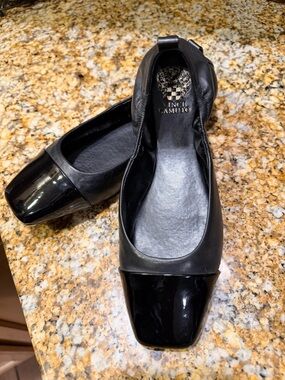 Vince Camuto Black Leather Patent Cap Toe Ballet Flats 8M